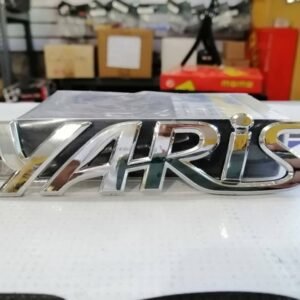 Emblema Yaris de plástico