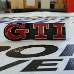 Emblema plástico GTI rojo