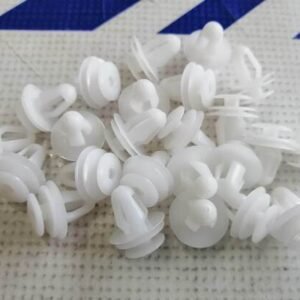 D38-Grapas blancas 8mm