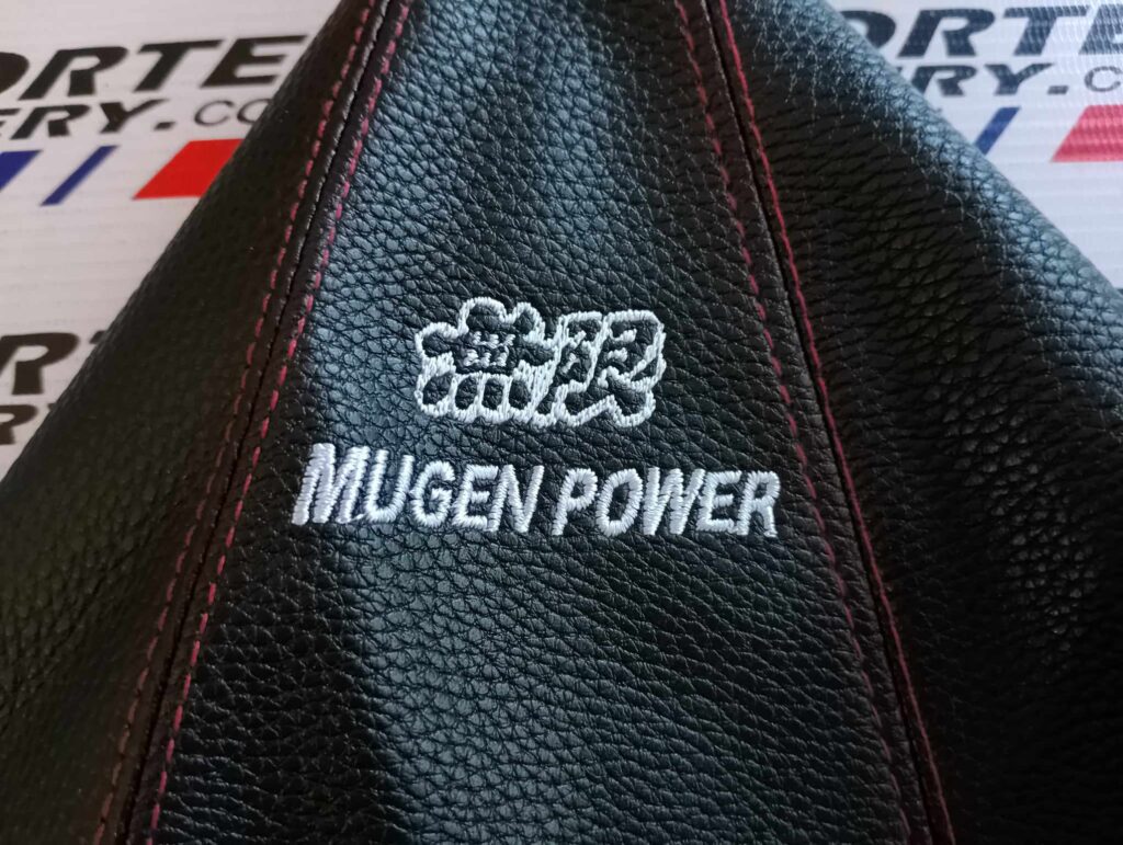 Botas(polveras) letras blancas MUGEN NEGRA/CUERINA - Image 2