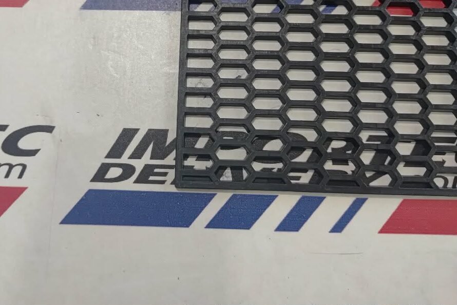 Malla plástica para parrilla ó bumper 120cmsX40cms(sólo venta en local) - Imagen 5