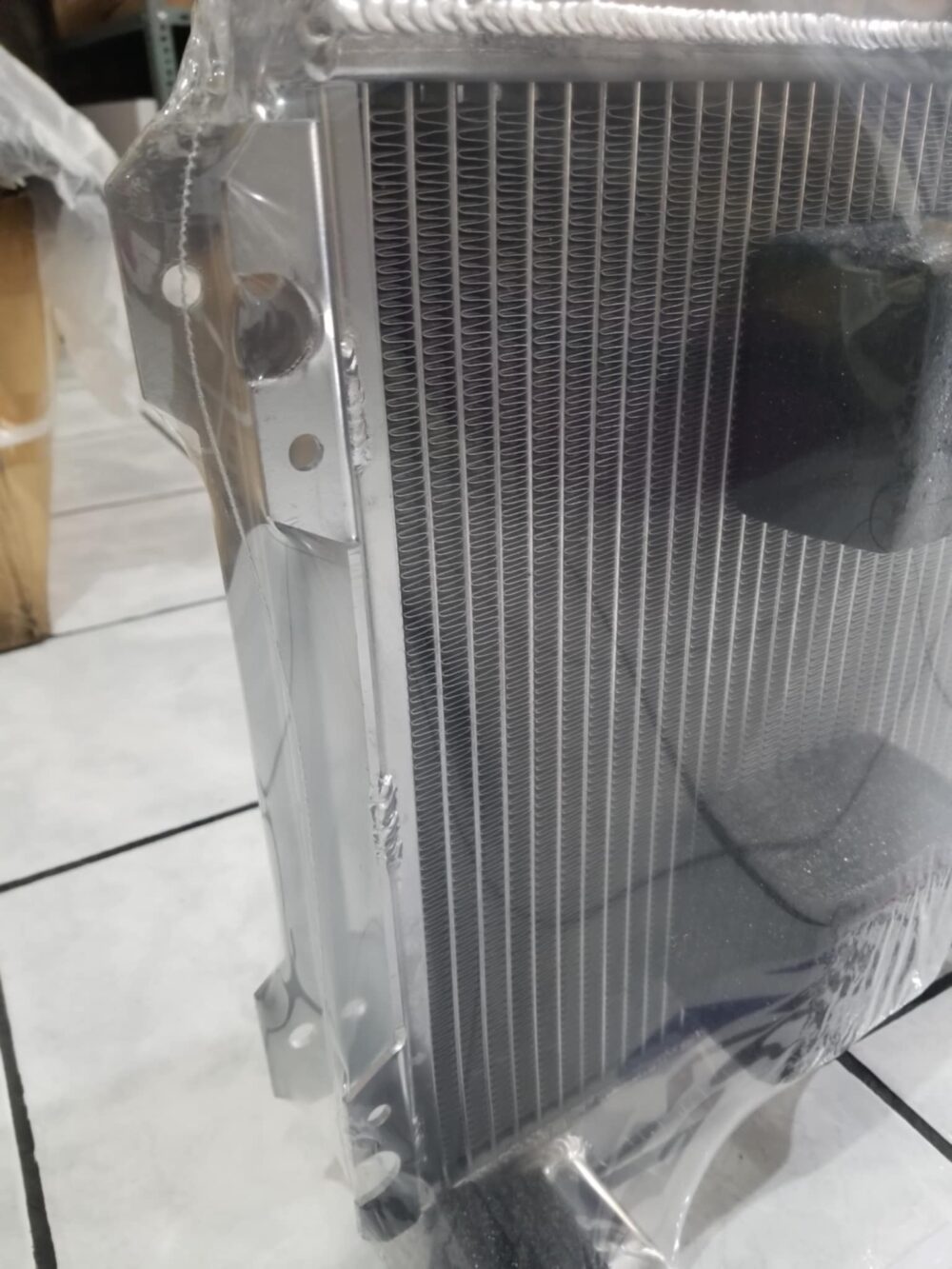 Radiador aluminio Datsun 1200 - Image 4