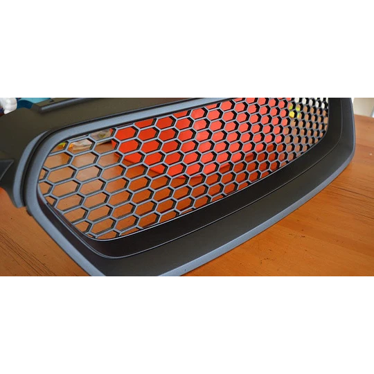 Malla plástica para parrilla ó bumper  120cmsX40cms(sólo venta en local)