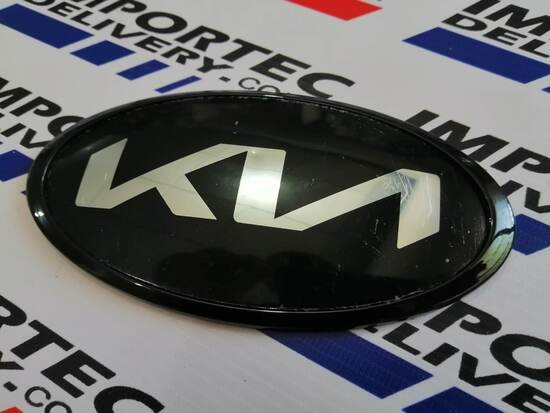 Emblema plástico KIA (Nuevo logo) 9.2x18.3cms