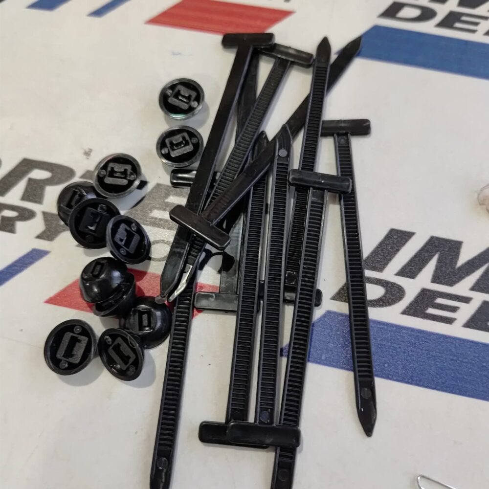 Abrazaderas plásticas (10 unidades) - Image 2