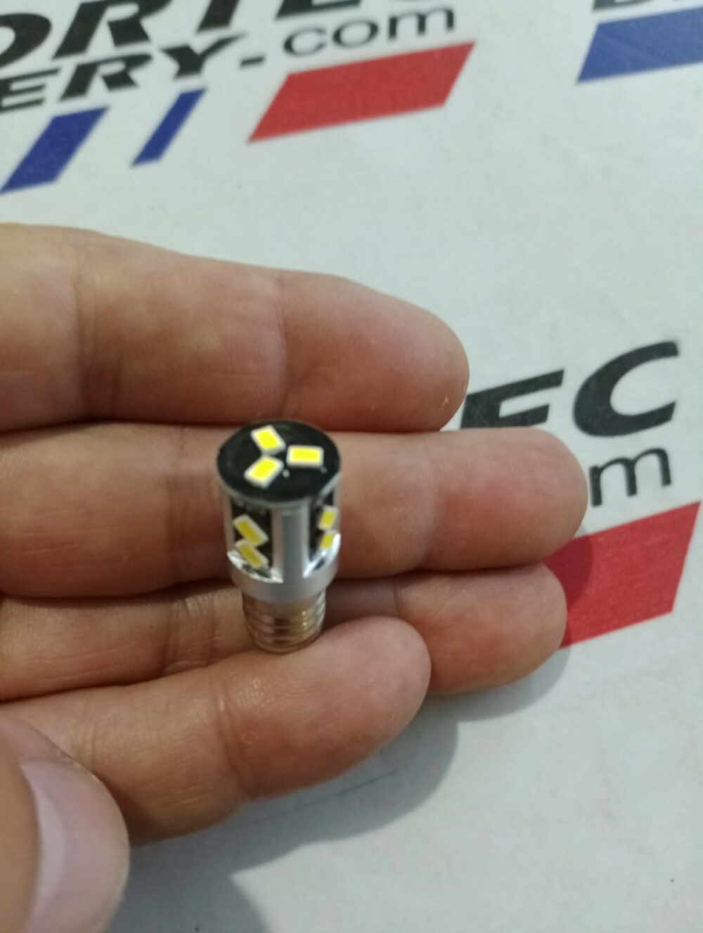 Foco LED E10 11smd CANBUS 12v-36v No error-No polaridad Color blanco - Image 2